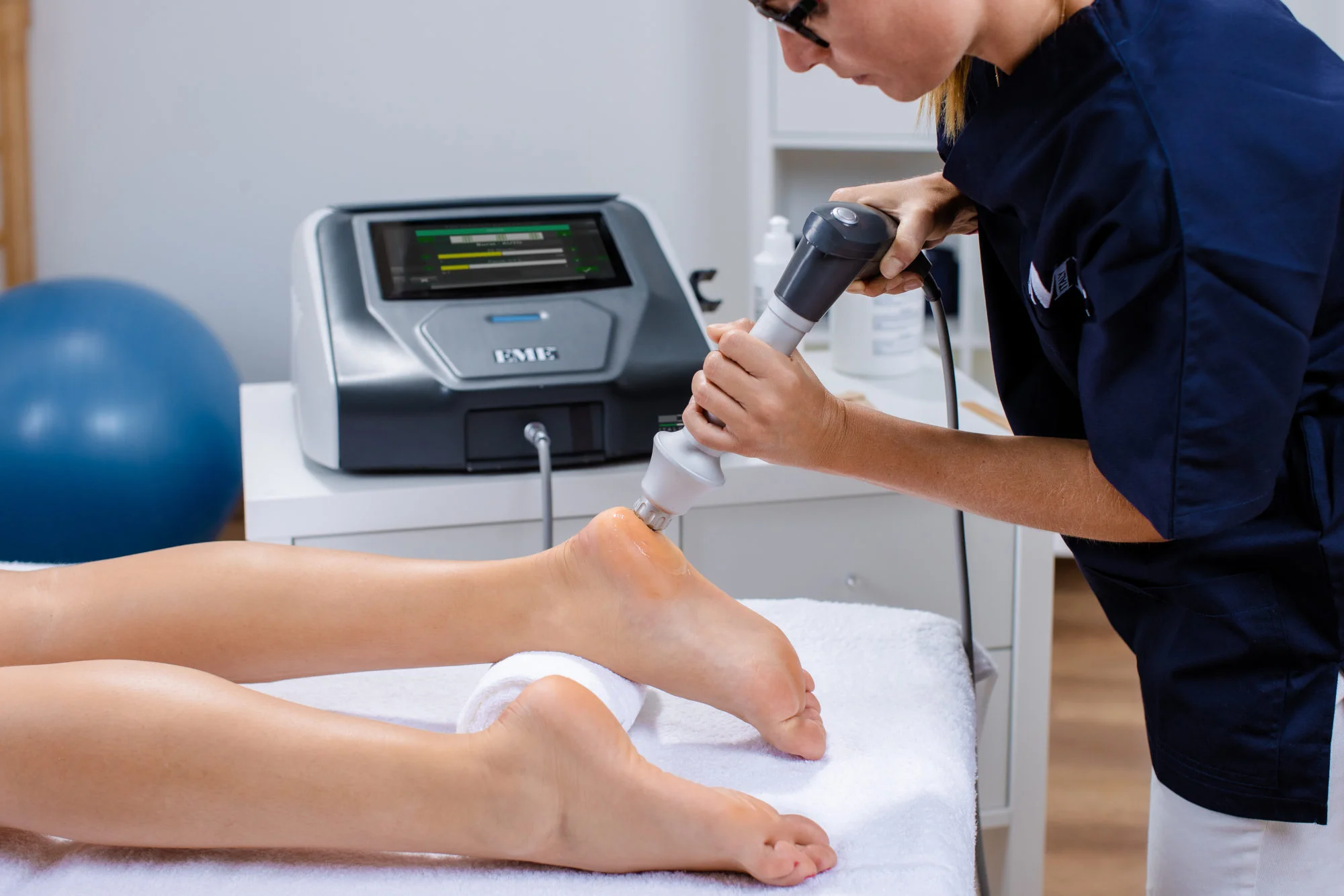 Stoßwellenbehandlung am Fuß